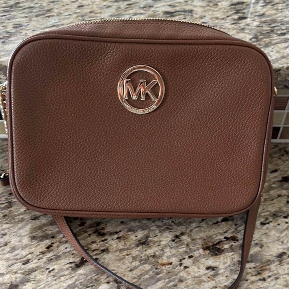 Michael Kors jetset pebbled leather crossbody